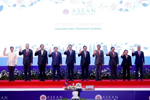 Les dirigeants de l ASEAN et de la Chine discutent de mesures pour promouvoir les relations