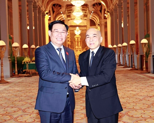 Le Vietnam prend en haute considération les relations avec le Cambodge