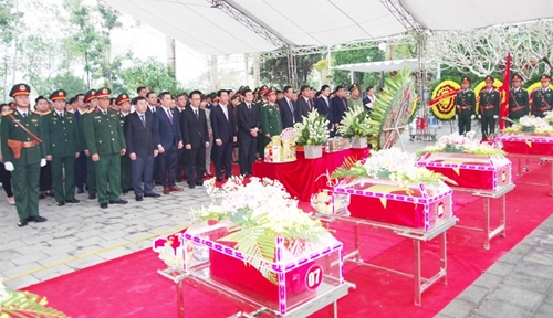 Ha Giang Inhumation des restes de huit Morts pour la Patrie