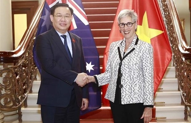 Vuong Dinh Hue rencontre des responsables australiens