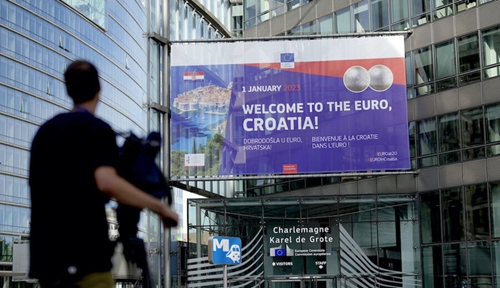 La Croatie a intégré la zone Euro et l espace Schengen