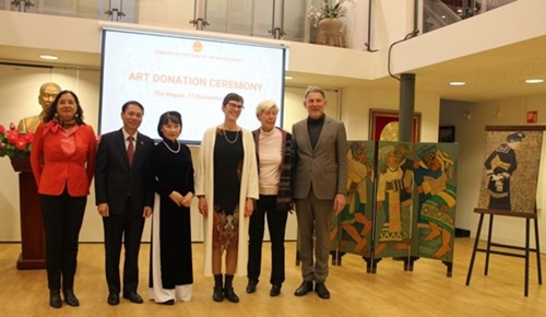 Une ancienne diplomate néerlandaise fait don de peintures au Musée des Beaux-Arts