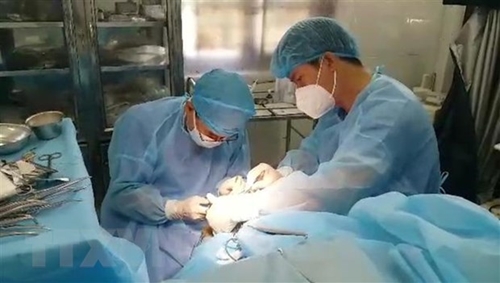 L’infirmerie de Truong Sa Dông opère un pêcheur souffrant d’une appendicite aiguë