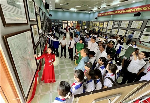 Exposition sur Hoang Sa et Truong Sa à Quang Tri