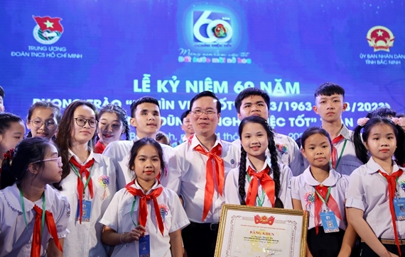 Le président Vo Van Thuong à la cérémonie des 60 ans du mouvement “Mille bonnes actions”