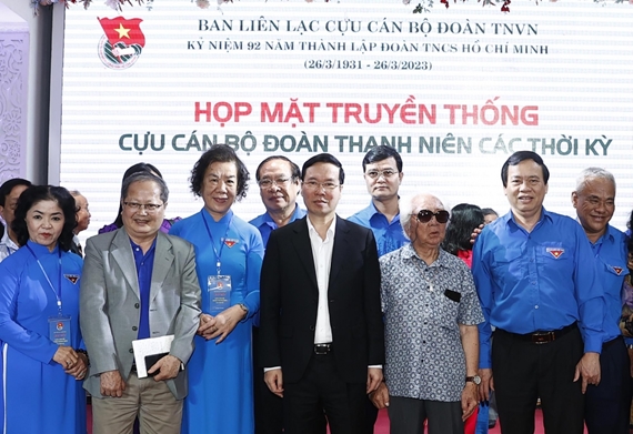 Le président Vo Van Thuong rencontre d anciens responsables de l’Union des jeunes
