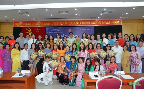 Formation à l enseignement du vietnamien pour des enseignants vietnamiens à l étranger