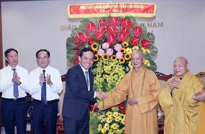 Fête Vu Lan: le vice-PM Tran Luu Quang félicite les dignitaires et les ...