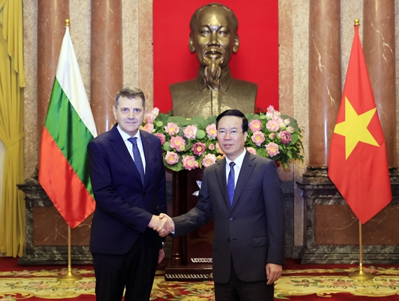 Le président Vo Van Thuong reçoit de nouveaux ambassadeurs