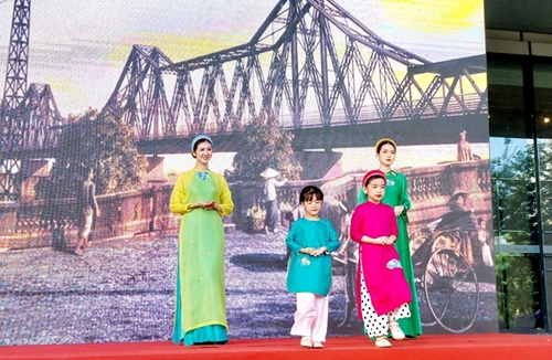 De nombreuses activités attrayantes au Festival de l’Ao dai 2023 du tourisme de Hanoï