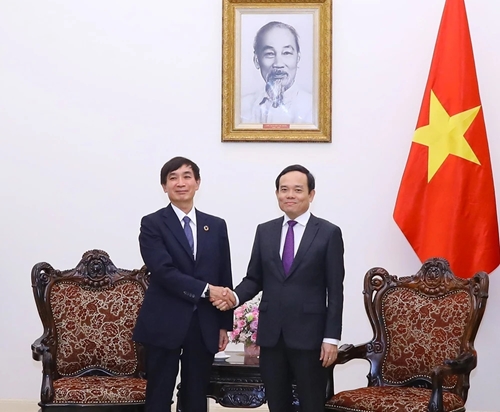Le vice-Premier ministre Tran Luu Quang reçoit le directeur général de l Union postale universelle