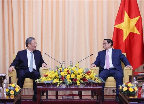 Le Premier ministre Pham Minh Chinh reçoit le ministre chinois du Commerce