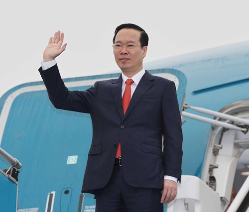 Le président Vo Van Thuong part pour une visite officielle au Japon