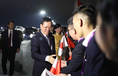 Le président Vo Van Thuong arrive à Tokyo
