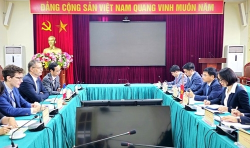 Potentiel d un train antique de luxe entre Hanoi et Ho Chi Minh-Ville