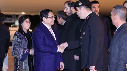 Le Premier ministre Pham Minh Chinh arrive à Ankara, entamant sa visite officielle en Turquie