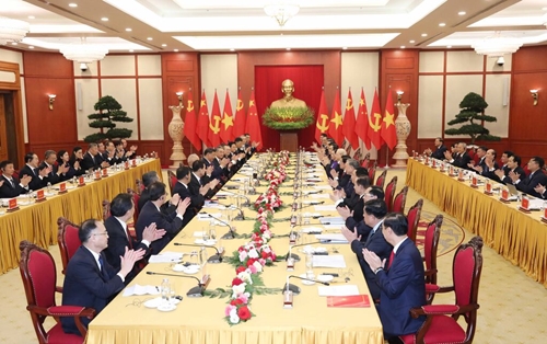 Des médias internationaux couvrent l entretien entre les secrétaires généraux du PCV et du PCC