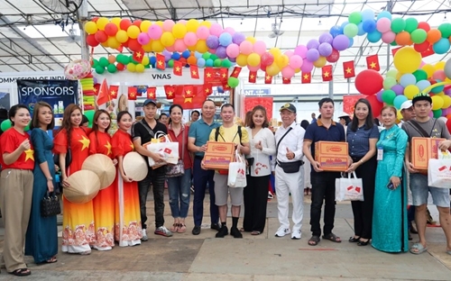 Le Vietnam contribue activement à la Journée internationale des migrants 2023 à Singapour