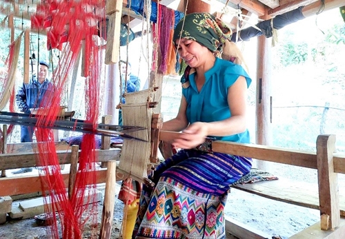 Le tissage traditionnel, reflet de l interaction culturelle de longue date entre les Philippines et le Vietnam