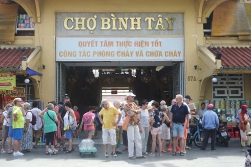 Le plus grand marché de gros de bonbons d Hô Chi Minh-Ville attire des visiteurs internationaux