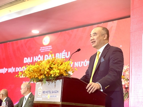 Connectivité entre les hommes d affaires vietnamiens à l étranger pour le développement national