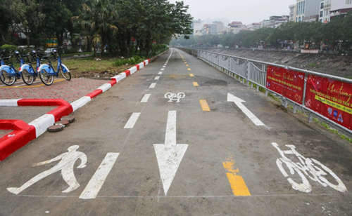 Hanoï ouvre un trajet prioritaire pour les vélos publics
