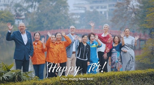 Souhaits spéciaux pour le Nouvel An des diplomates du G4 au Vietnam