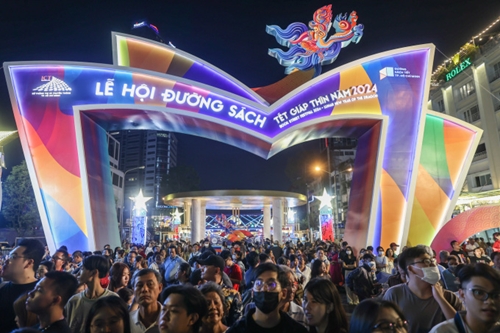HCM-V Le Festival de la rue des livres du Têt réalise un chiffre d affaires de plus de 10 milliards de VND