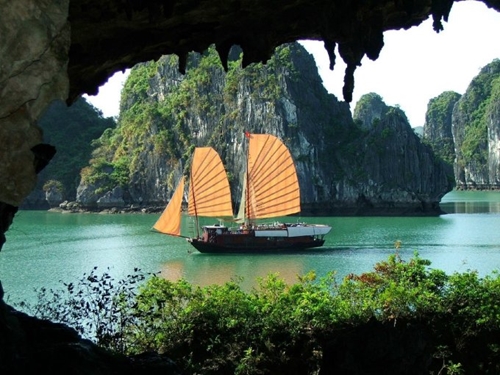 La baie d Ha Long, deuxième plus belle destination naturelle au monde