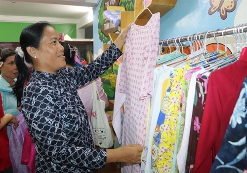 Ho Chi Minh-Ville fera un don d áo dài à des travailleuses défavorisées