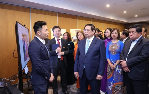 Le chef du gouvernement rencontre des intellectuels vietnamiens en Australie