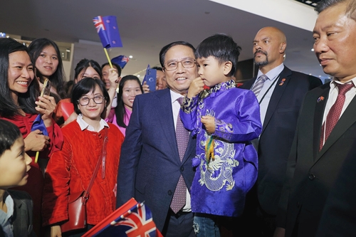 Le PM Pham Minh Chinh rencontre la communauté vietnamienne en Nouvelle-Zélande