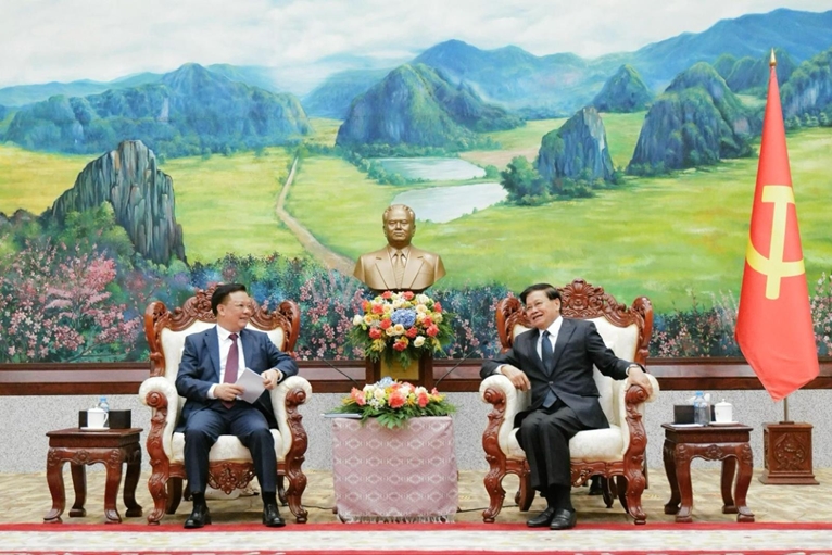 Le secrétaire général et président lao salue la coopération Hanoi-Vientiane
