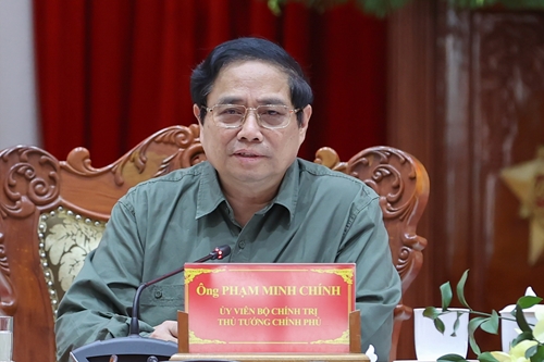 Le Premier ministre travaille avec la permanence du Comité provincial du Parti de Tien Giang