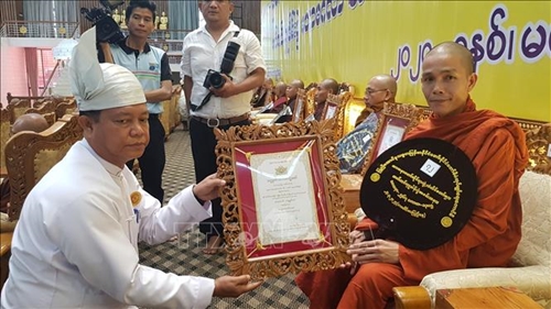 Le bonze gérant d une pagode vietnamienne au Myanmar reçoit un titre honorifique