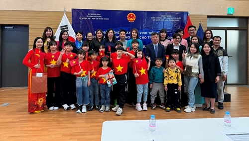 Ouverture d une classe d enseignement du vietnamien en République de Corée