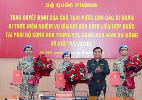 Le Vietnam envoie trois officiers supplémentaires pour participer aux activités de maintien de la paix de l’ONU