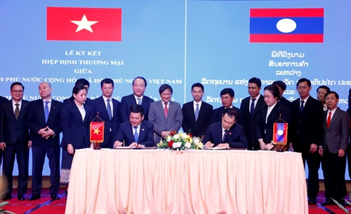 Signature d’un nouvel accord commercial Vietnam - Laos