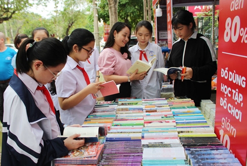 La 3e Journée vietnamienne du livre et de la culture de la lecture associées à la transformation numérique