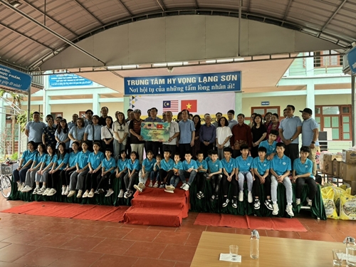 Cultiver l amitié Vietnam-Malaisie via le travail bénévole