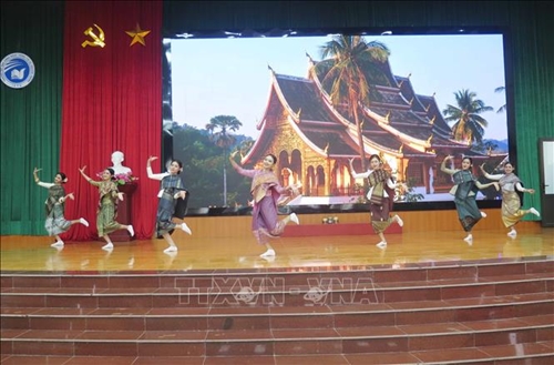 Des étudiants lao à Thai Nguyen célèbre la fête Bunpimay