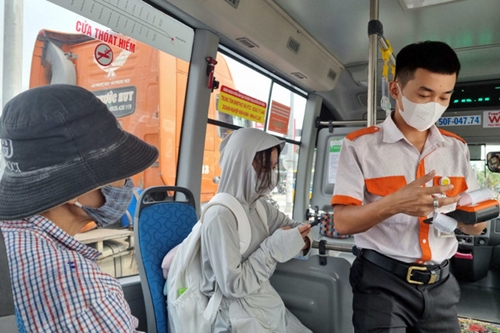 Da Nang rétablira momentanément le service de bus vers la vieille ville de Hoi An