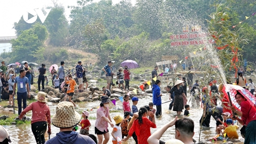 Fête de l eau de l ethnie lao à Dien Bien
