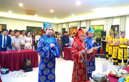 Les Vietnamiens en Malaisie et en République tchèque célèbrent la Fête des Rois fondateurs Hùng