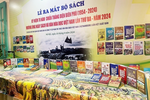 Lancement d une série de livres en l’honneur du 70e anniversaire de la victoire de Dien Bien Phu