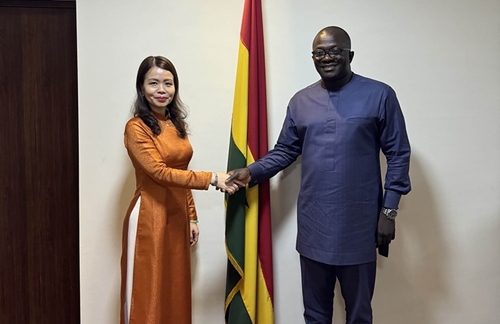 La vice-ministre des Affaires étrangères Nguyên Minh Hang en visite de travail au Ghana