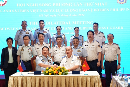 Les Gardes côtières du Vietnam et des Philippines tiennent leur première conférence bilatérale