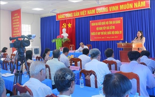 La présidente p.i exhorte An Giang à profiter des ressources pour le développement