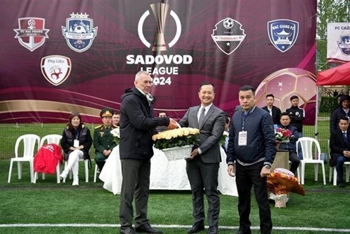 Coup d envoi d un tournoi de football pour les Vietnamiens d outre-mer en Russie