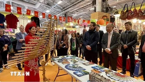 La culture et l’artisanat hissent le pavillon vietnamien à la Foire de Paris
